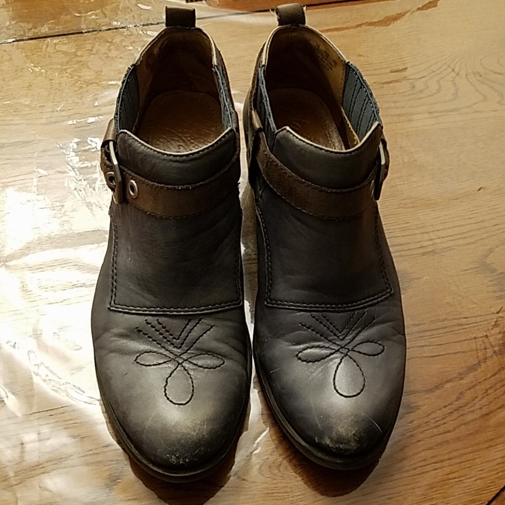 Womens shoes